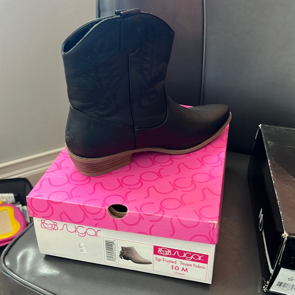 COPY - Black cowboy boots brand new size 10